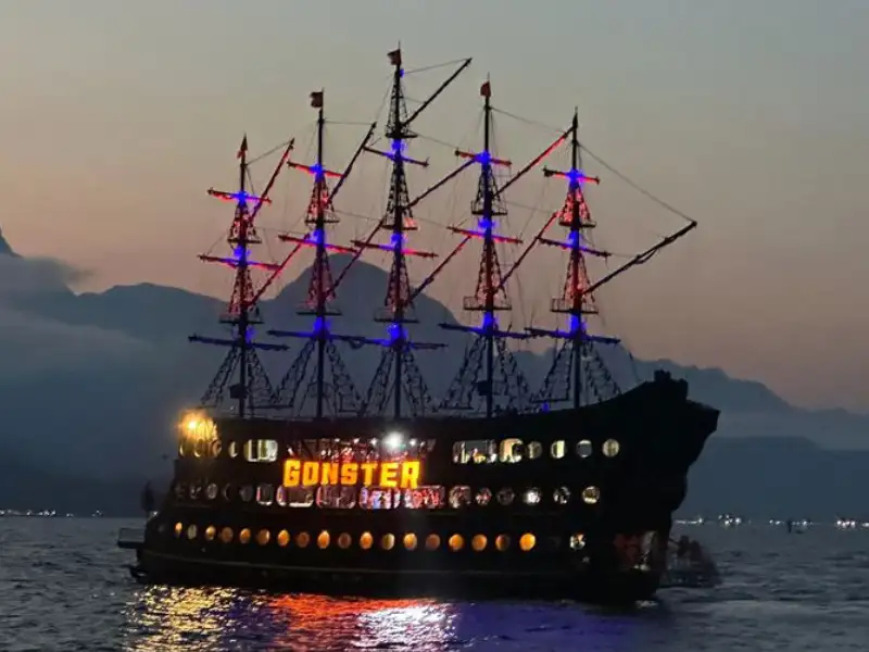 Gonster Pirates Sunset Boat Tour - Photos 1