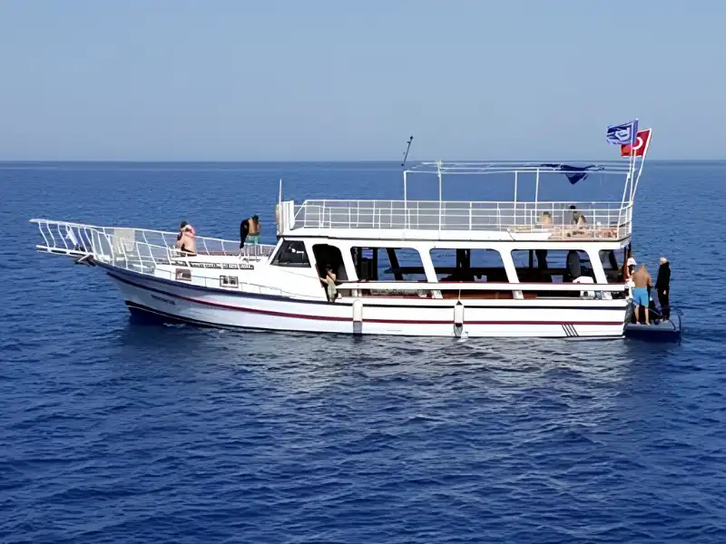 Kemer Çıkışlı Tekne ile Balık Turu – Mavi Suların Keyfini Çıkarın! - Fotoğraf 1