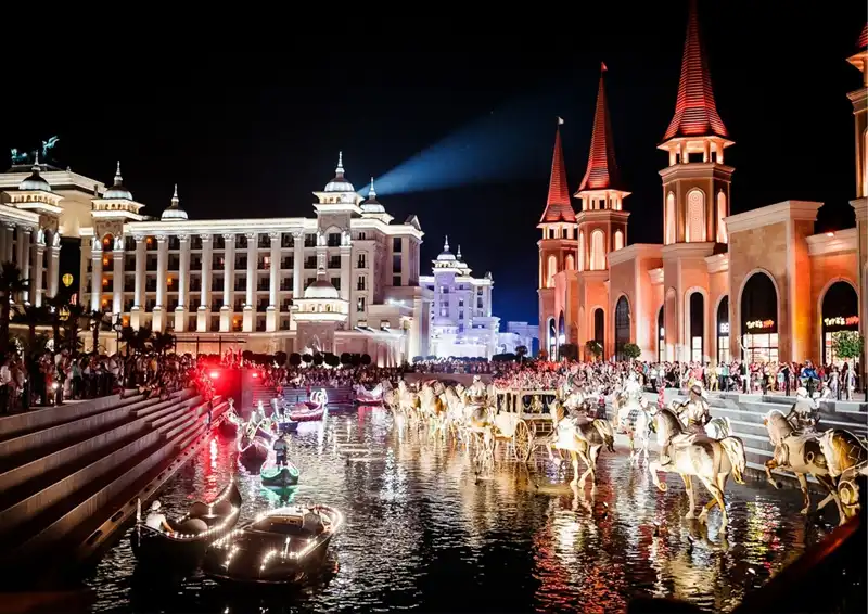 Kemer Çıkışlı The Land of Legends Akşam Gösterisi - Fotoğraf 1